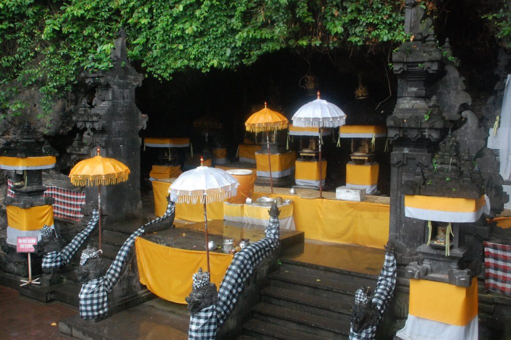 Bat-Cave-Temple-in-Klunkung-regency-Bali-Bali-Hello-Travel-22