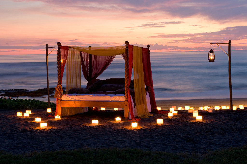 Romantic_Dinner_Bed_Canggu-1024x681